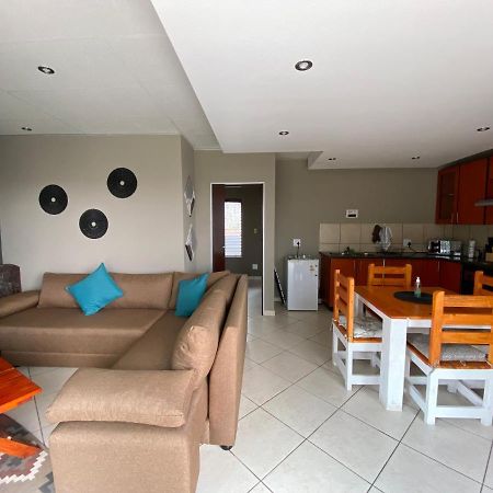 Glenvista Home With A View Johannesburg Kültér fotó